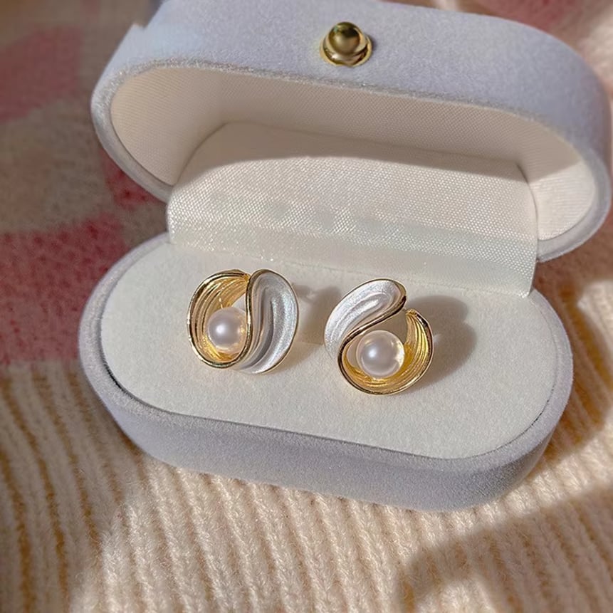 Pearl White Stud Earrings – Minimalist Vibes