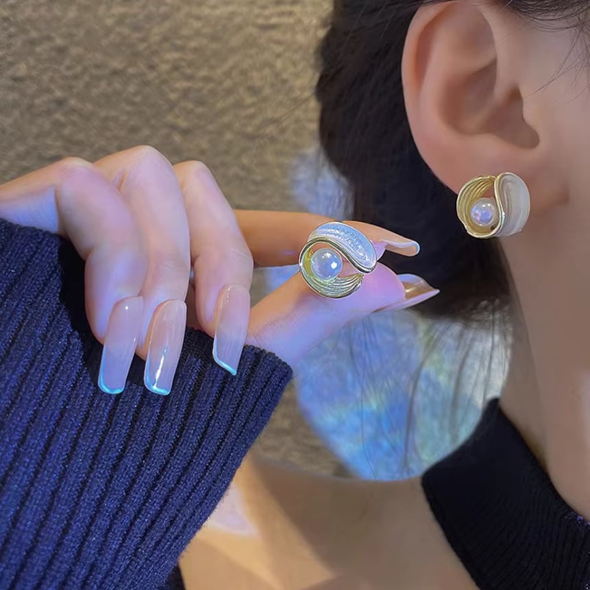 Pearl White Stud Earrings – Minimalist Vibes